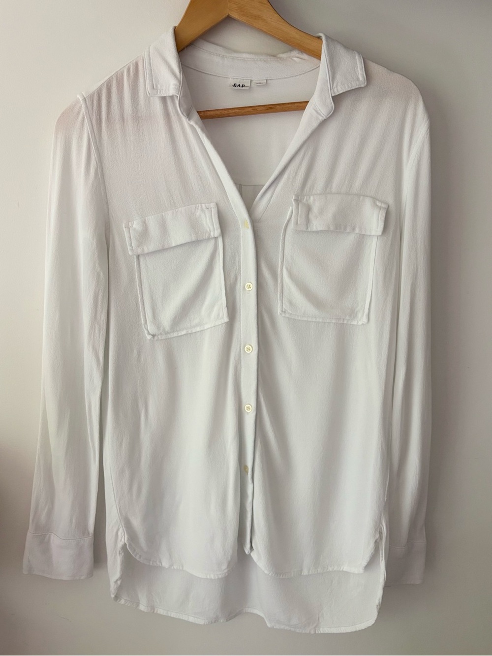 Gap Utility Shirt in White - Two-Pocket Button Down Blouse - Size XS